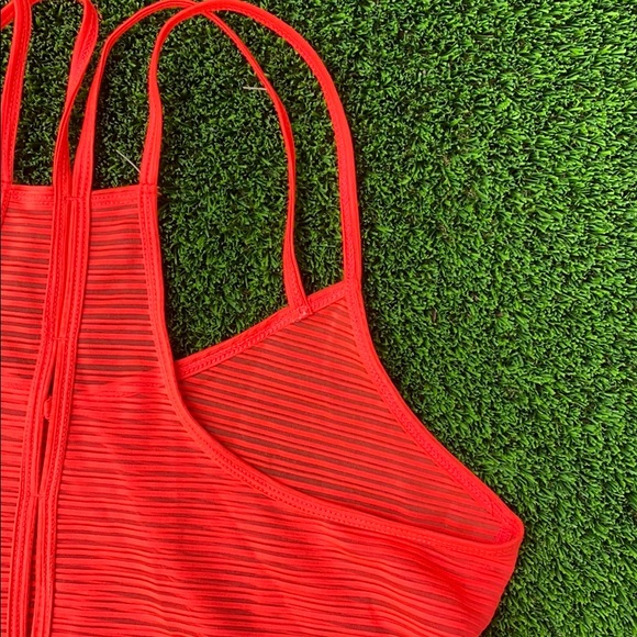 Strappy open slits in back v neck tank top - Picture 10 of 13